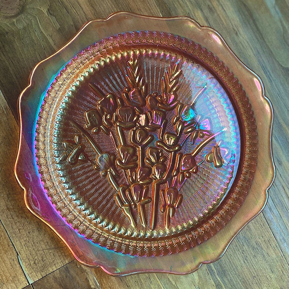 DONATED/VINTAGE CARNIVAL GLASS PLATE - Picture 1 of 2